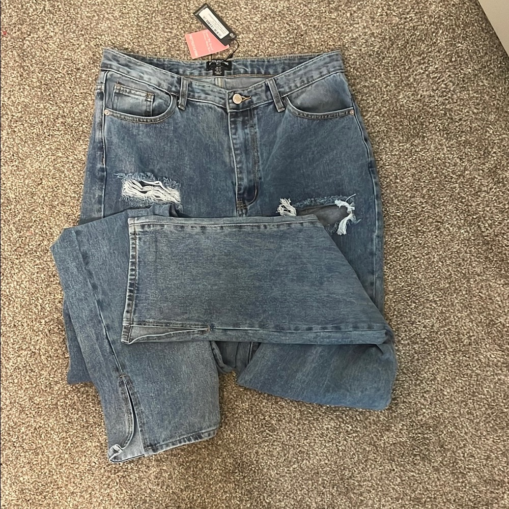 NWT- PrettyLittleThing Light Blue Denim Jeans